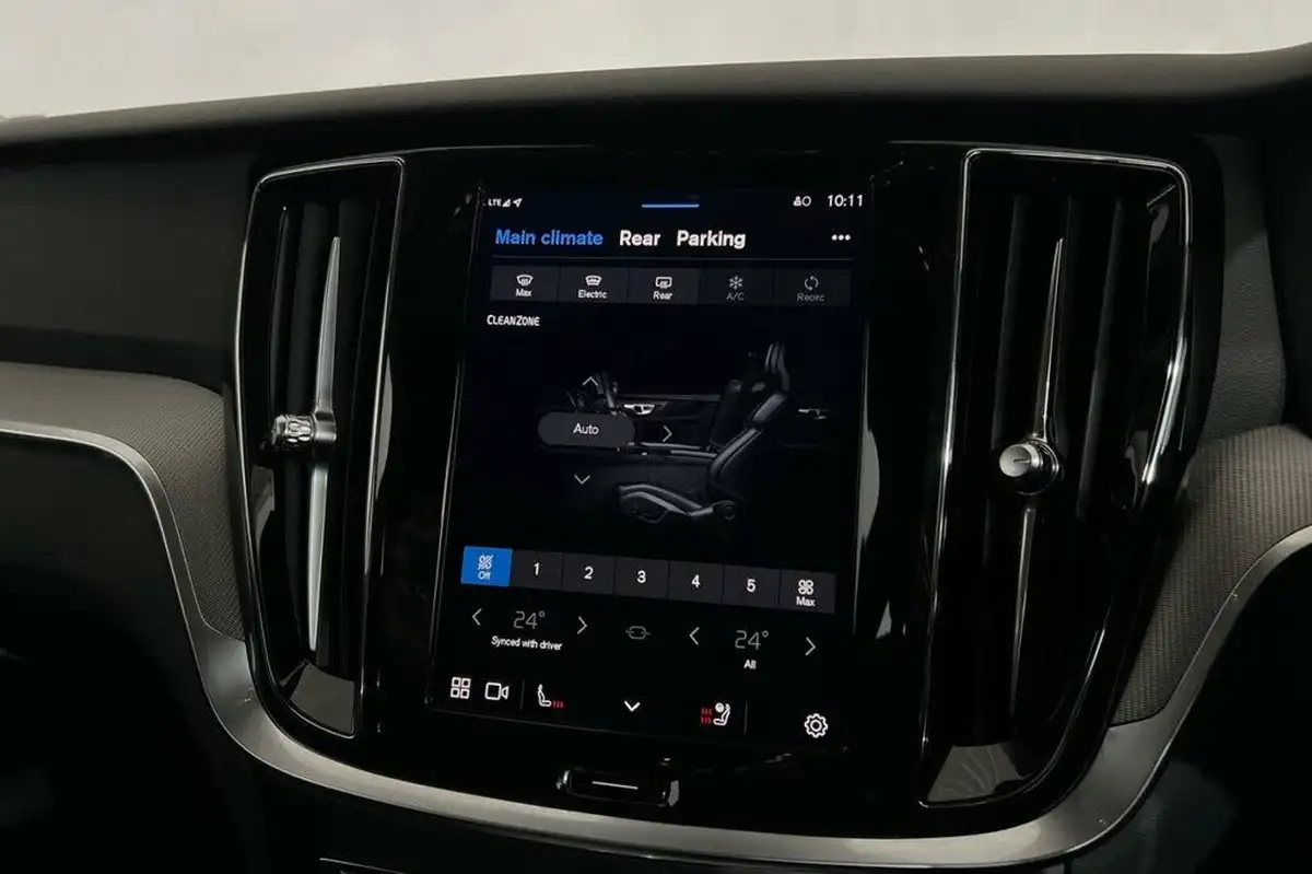 2022-volvo-v60-20-b3-plus-station-wagon-big-27