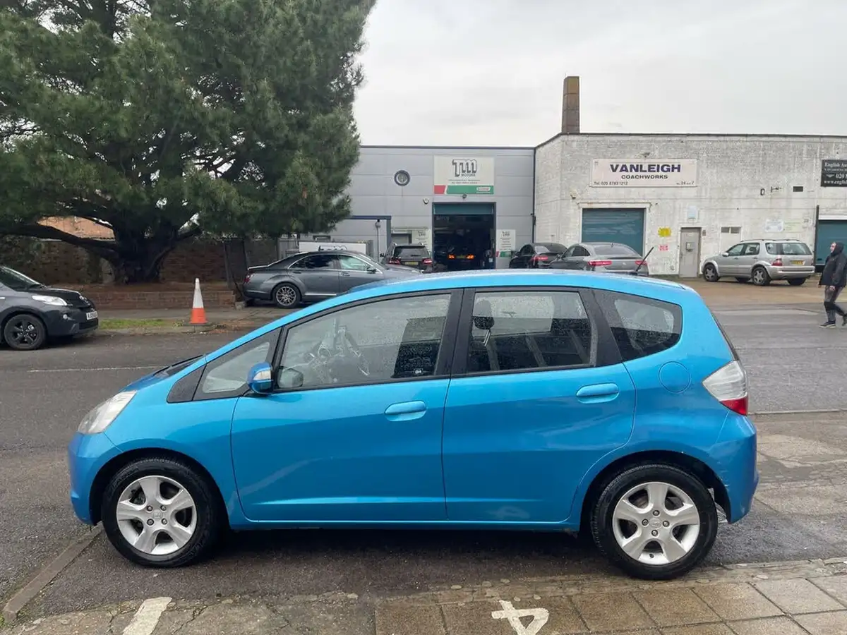 2010-honda-jazz-14-es-98bhp-semi-a-big-6