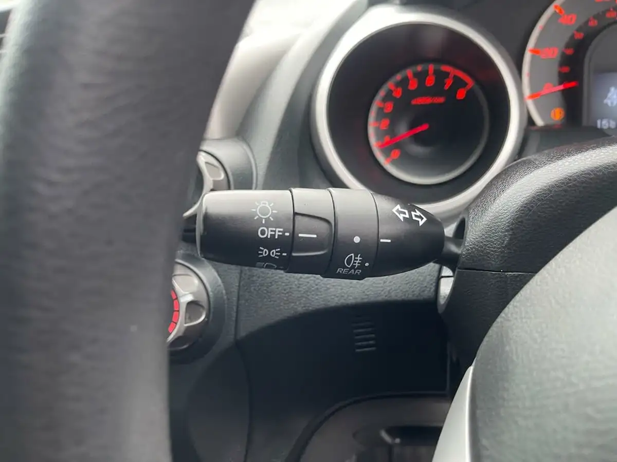 2010-honda-jazz-14-es-98bhp-semi-a-big-29