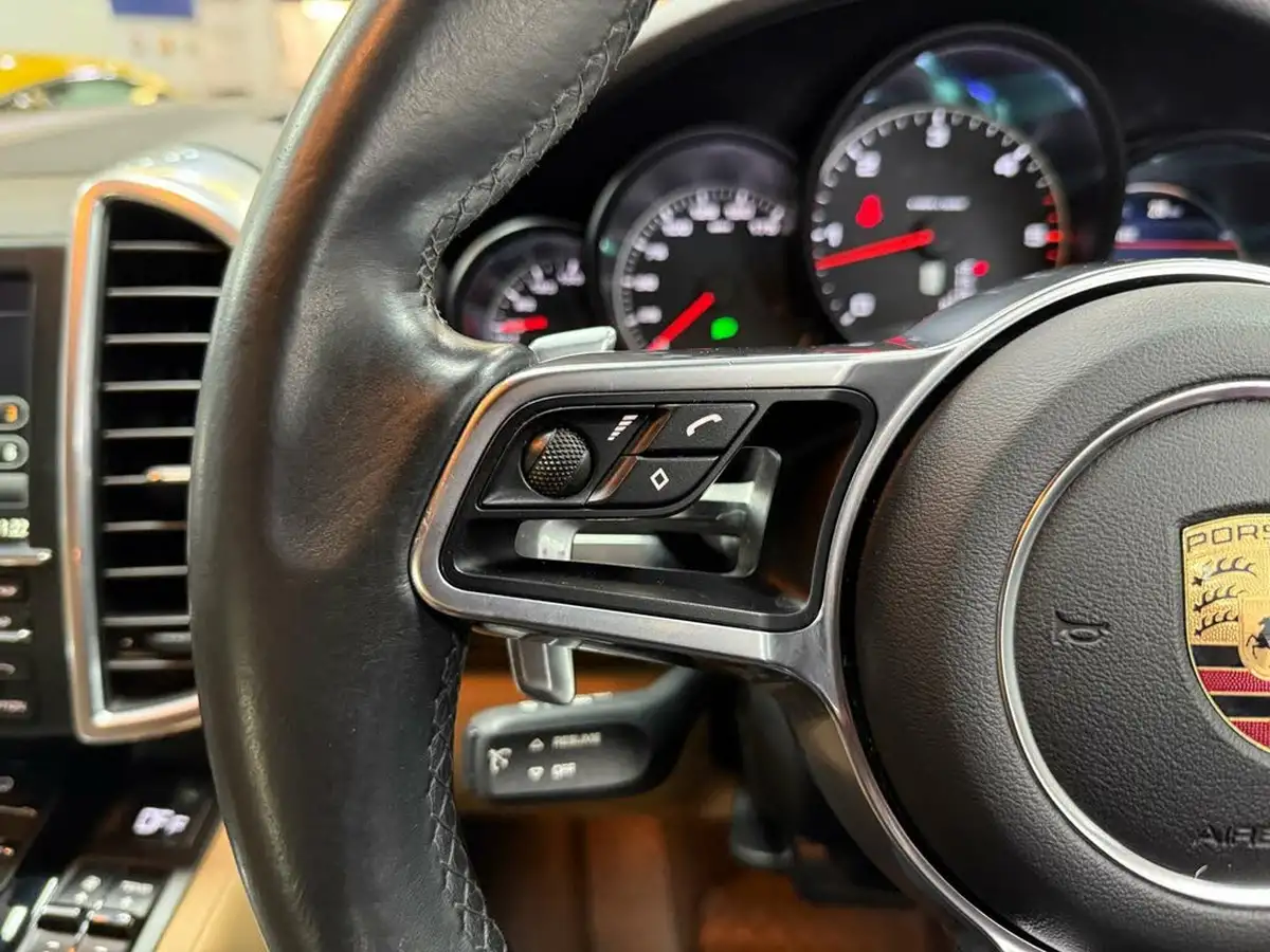 2015-porsche-cayenne-30td-big-34