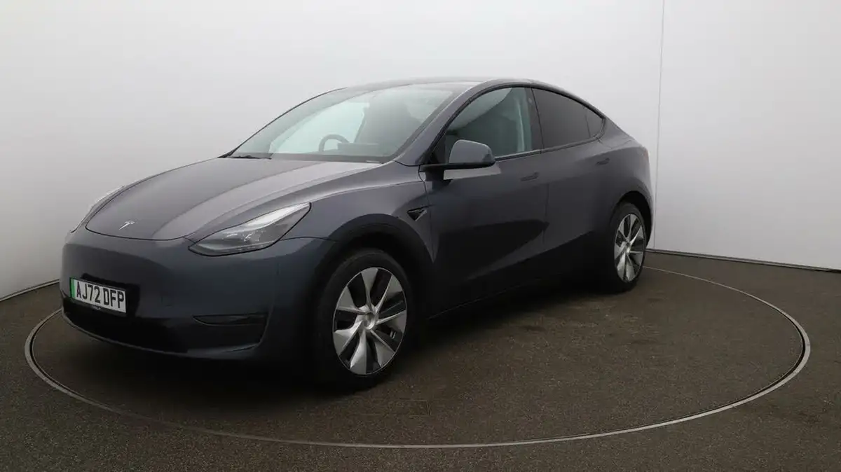 2022-tesla-model-y-e-long-range-big-3