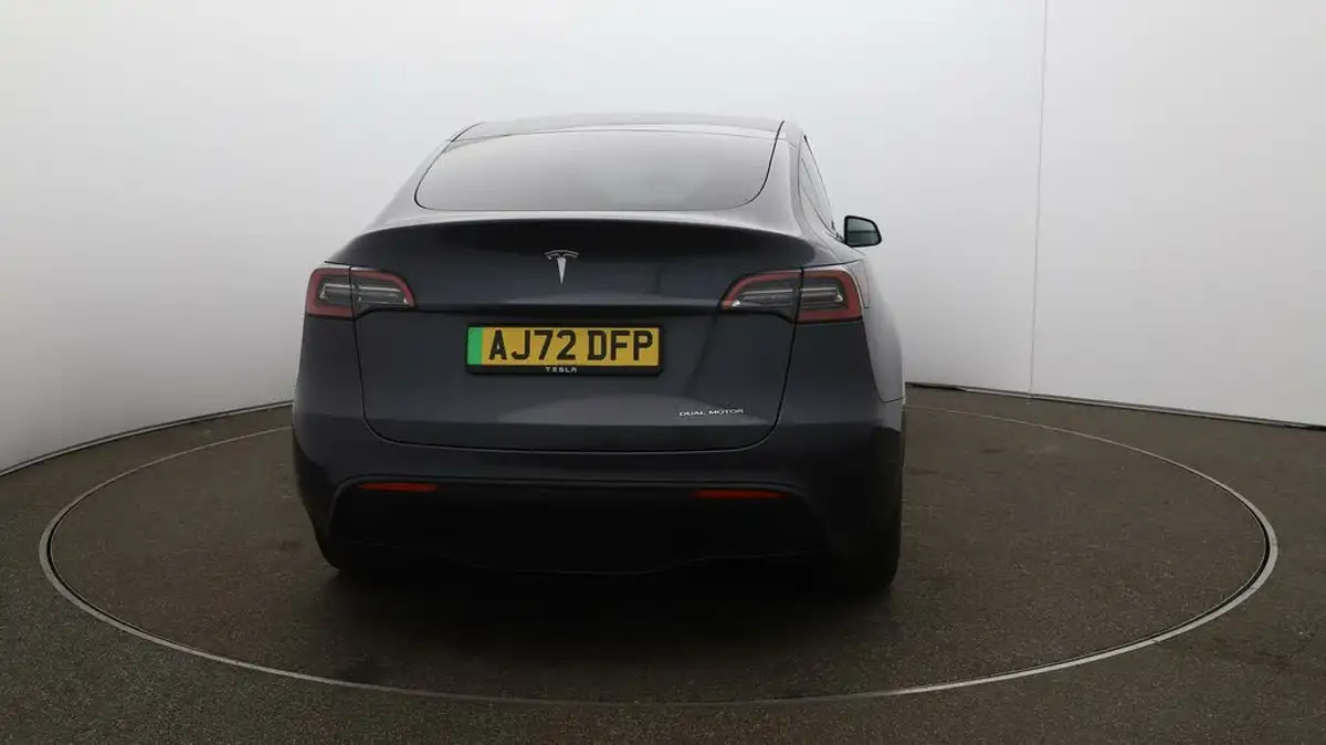 2022-tesla-model-y-e-long-range-big-49