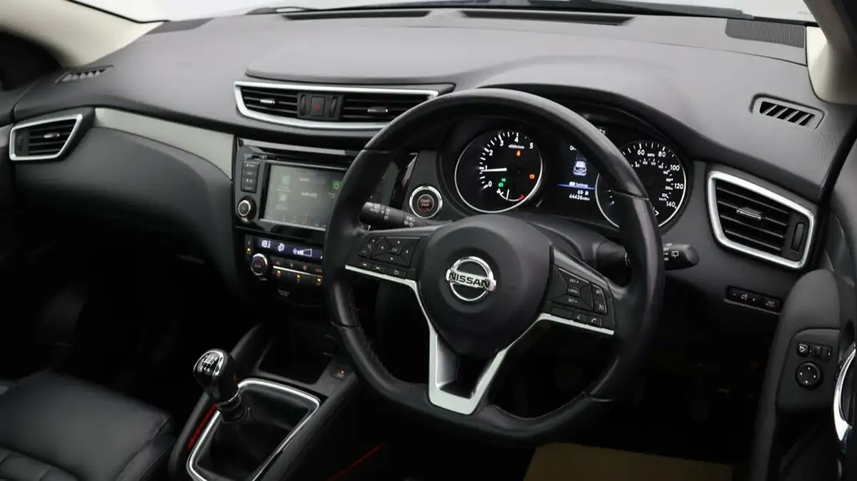 2021-nissan-qashqai-13-dig-t-n-motion-140ps-big-8