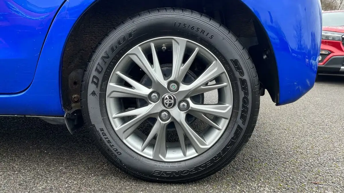 2017-toyota-yaris-15-vvt-i-icon-tech-111bhp-1497cc-big-28