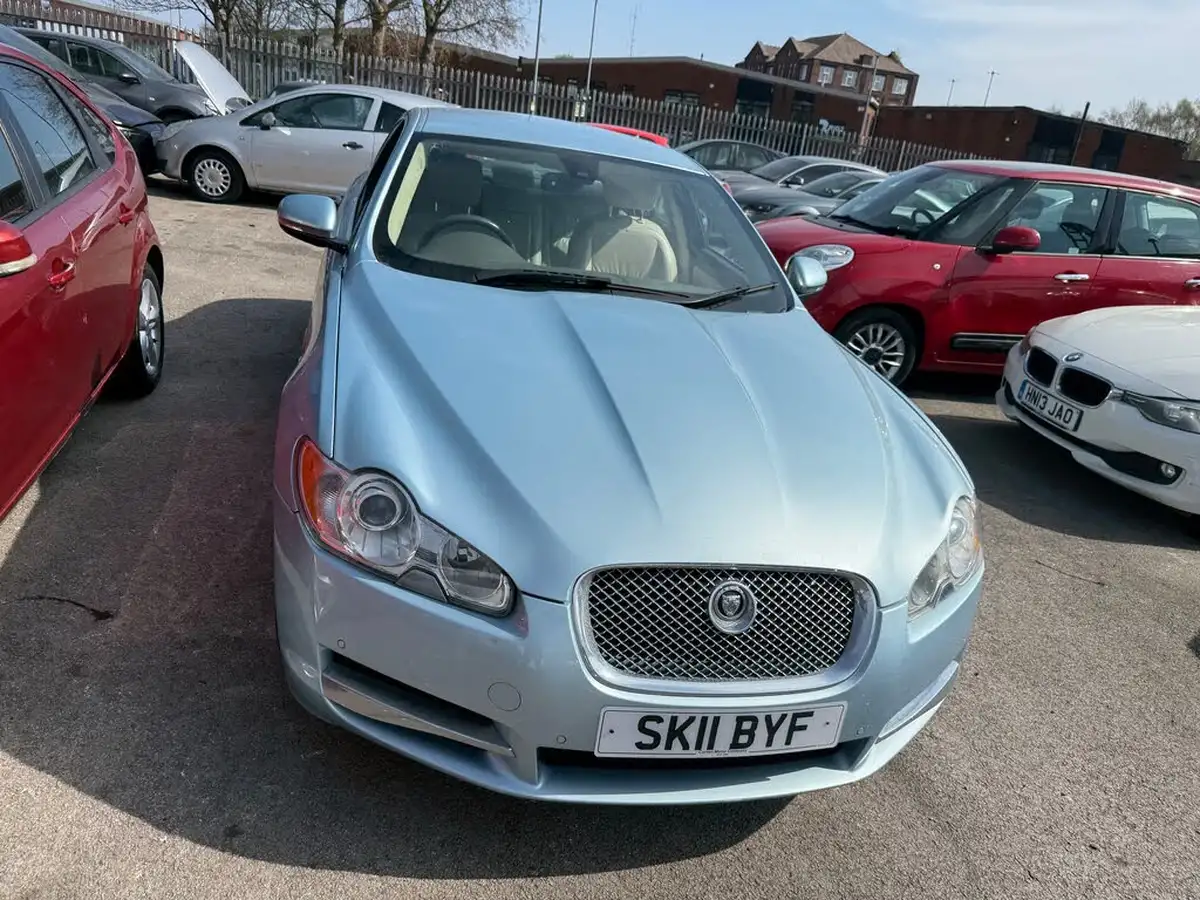 2011-jaguar-xf-30td-portfolio-237bhp-big-16