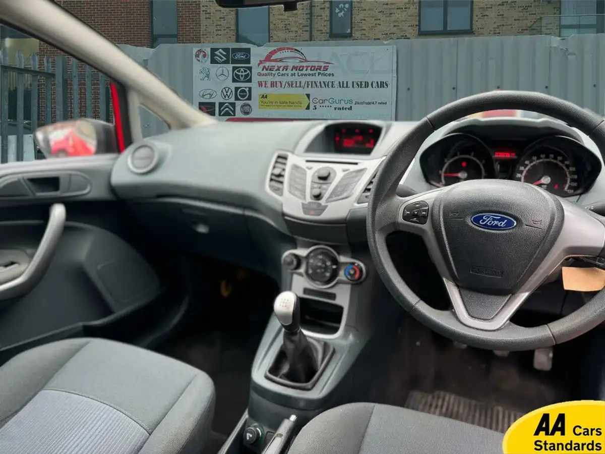 2011-ford-fiesta-125-edge-60ps-3d-big-10