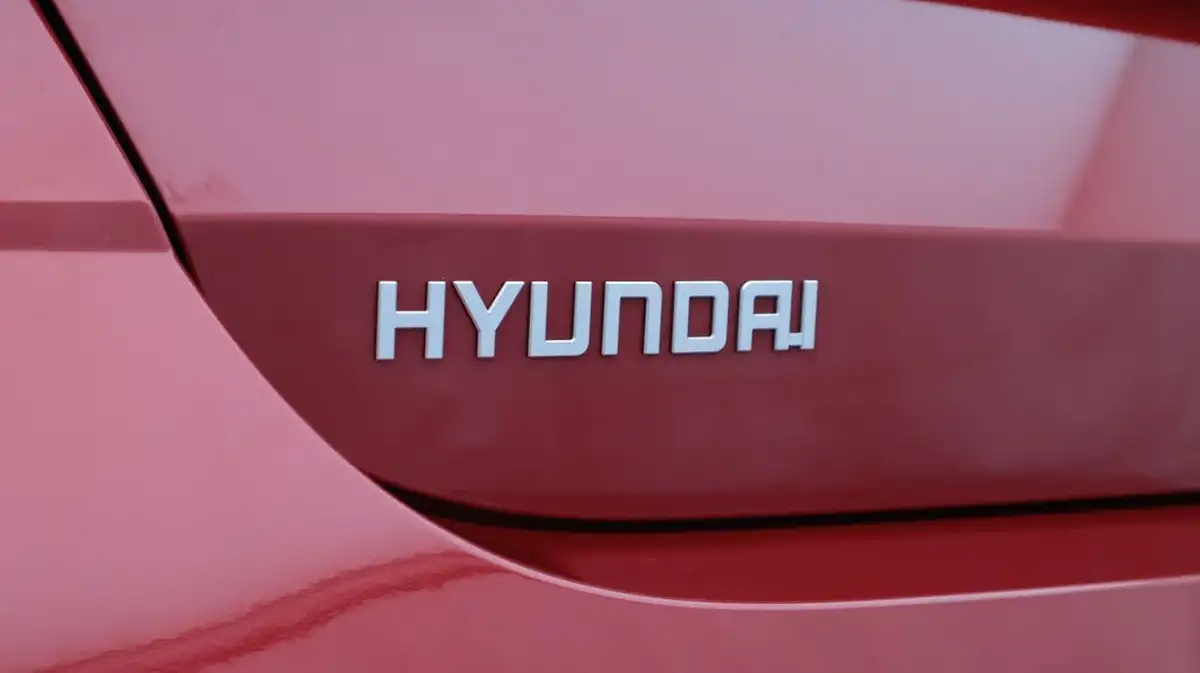 2024-hyundai-i20-10-t-gdi-premium-two-tone-roof-big-20