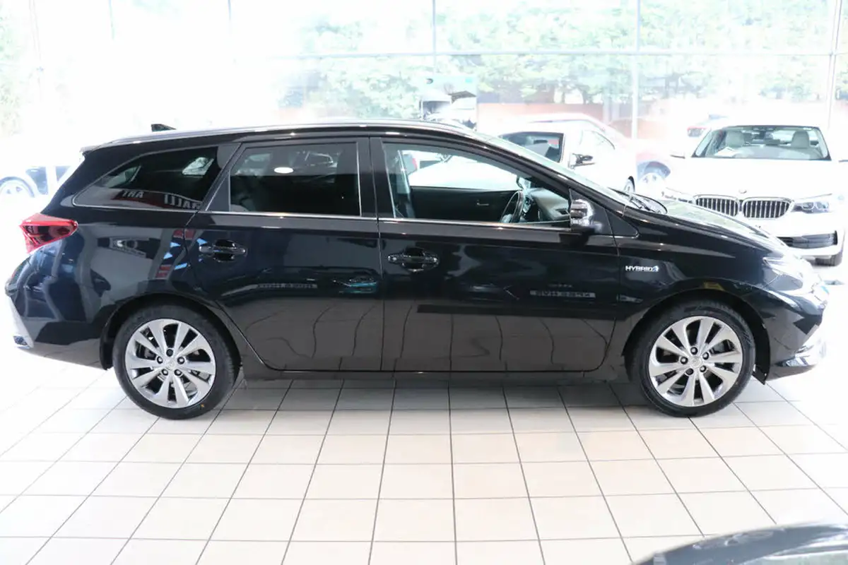 2015-toyota-auris-18-vvt-i-hsd-excel-estate-cvt-big-8