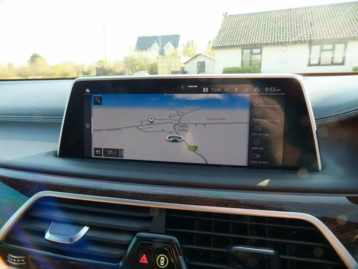 2021-bmw-7-series-30-745e-m-sport-big-39