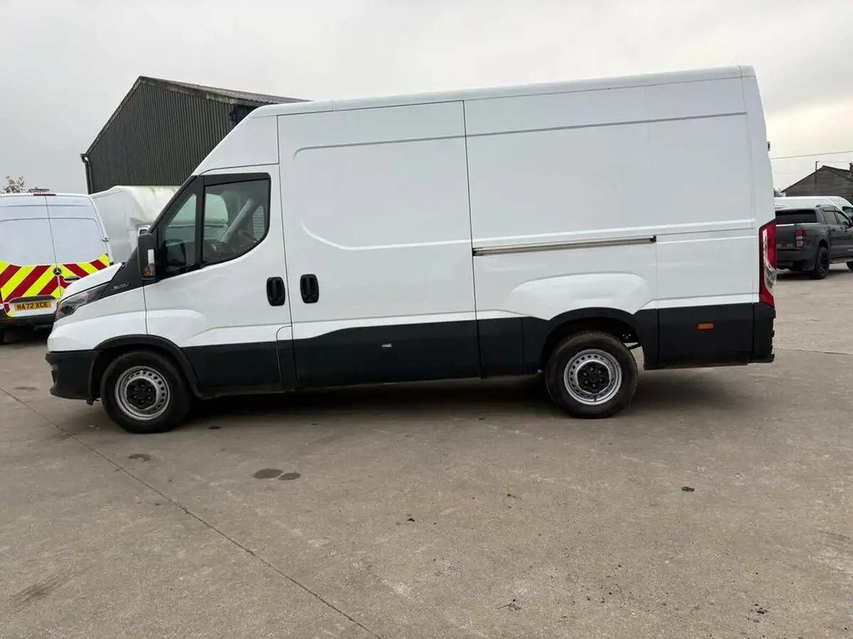 2023-iveco-daily-s-class-23td-35s14v-business-3520mm-h2-136pseu6dt-big-3