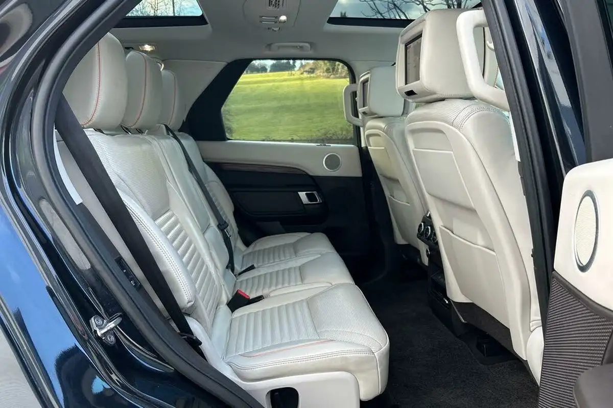2018-land-rover-discovery-30-sd-v6-hse-luxury-big-10