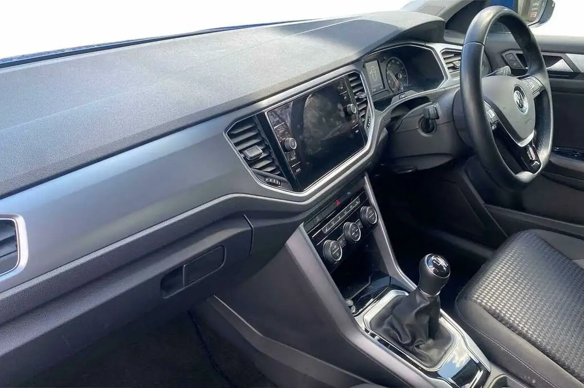 2021-volkswagen-t-roc-15-tsi-active-hatchback-5d-big-1