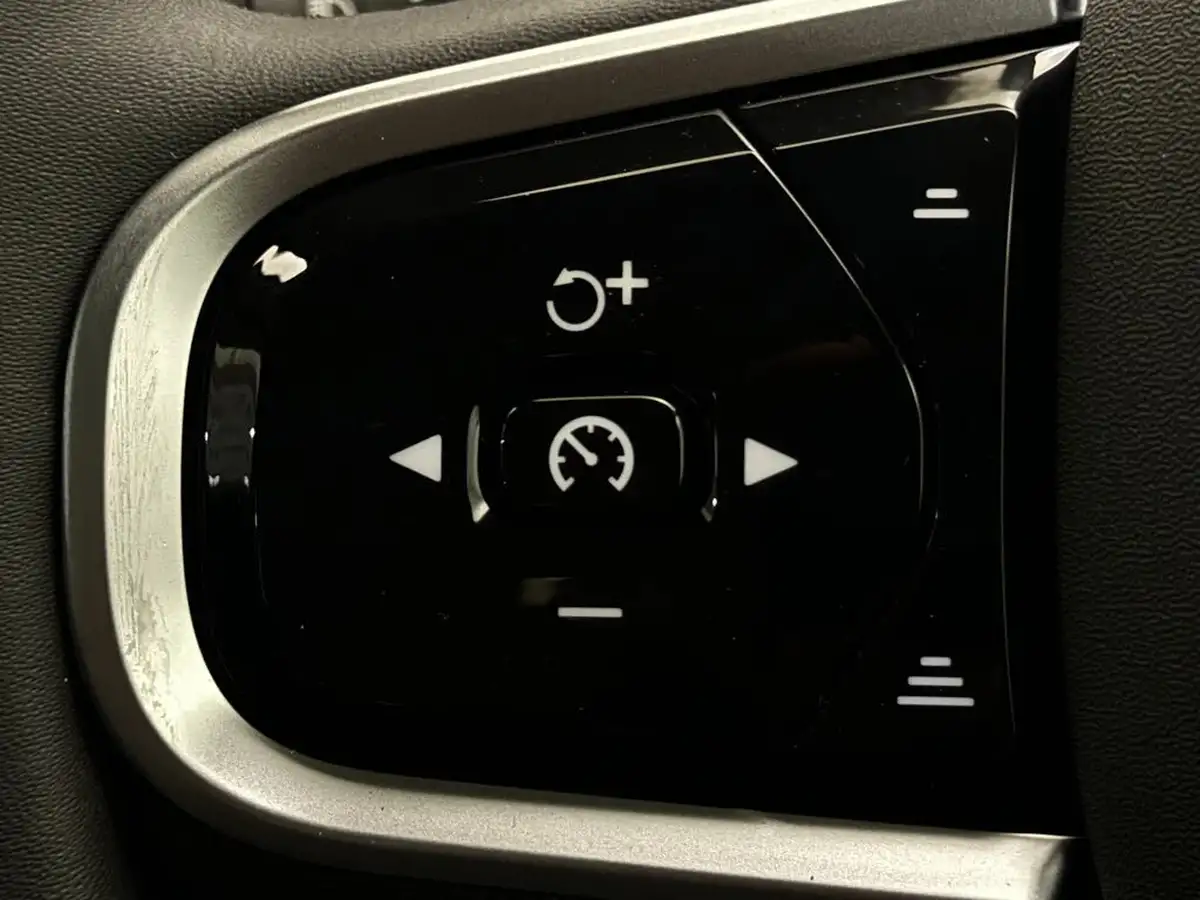 2024-volvo-v60-20-t6-plus-dark-station-wagon-big-24