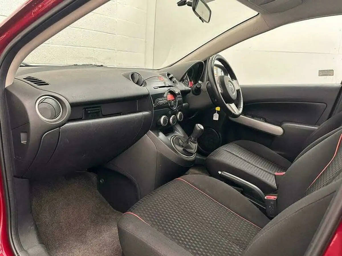 2011-mazda-mazda2-13-takuya-big-38