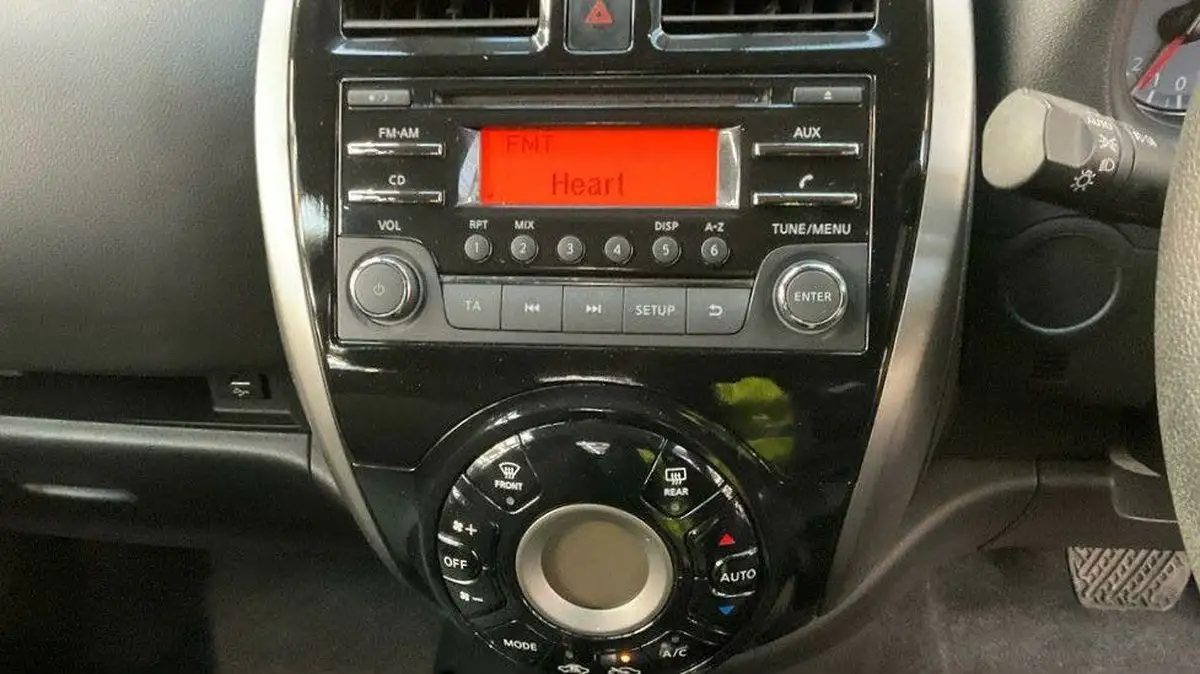 2015-nissan-micra-12-acenta-80ps-cvt-big-7