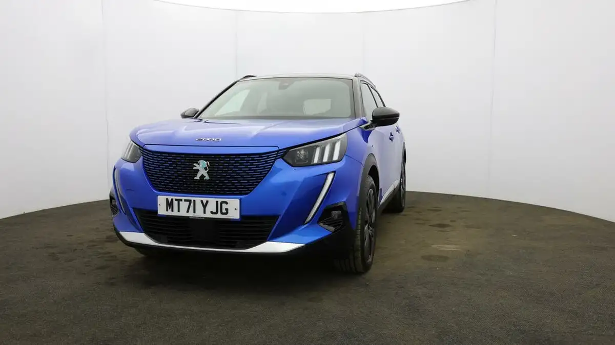 2021-peugeot-2008-suv-e-gt-premium-50kwh-big-39