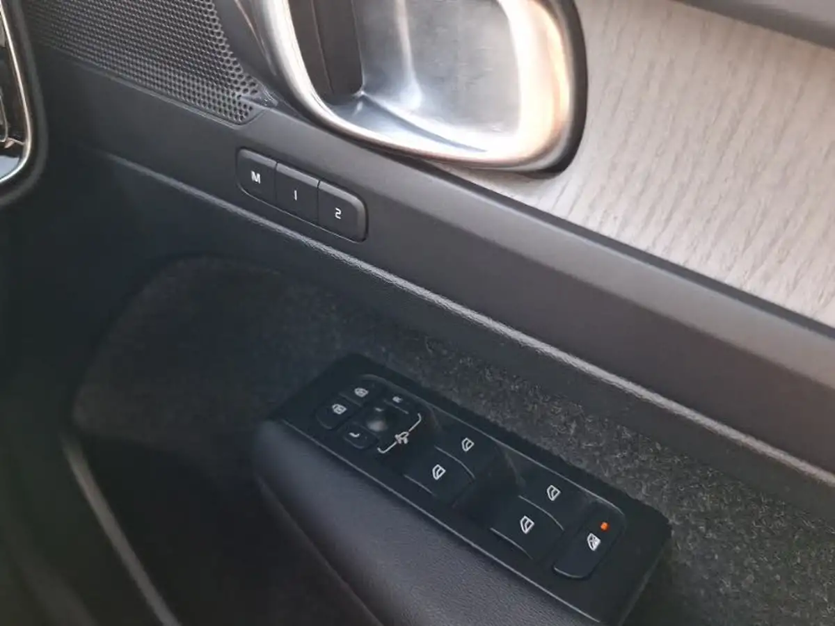 2021-volvo-xc40-15-t5-inscription-262bhp-big-16
