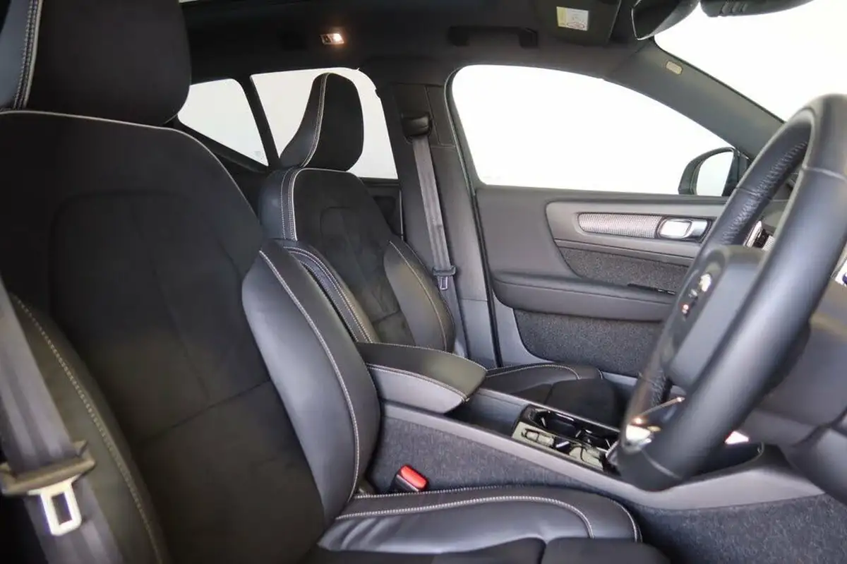 2022-volvo-xc40-15-t4-r-design-big-4