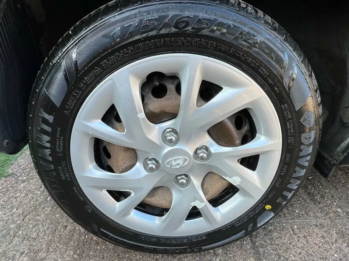2019-hyundai-i10-10-se-67ps-big-57