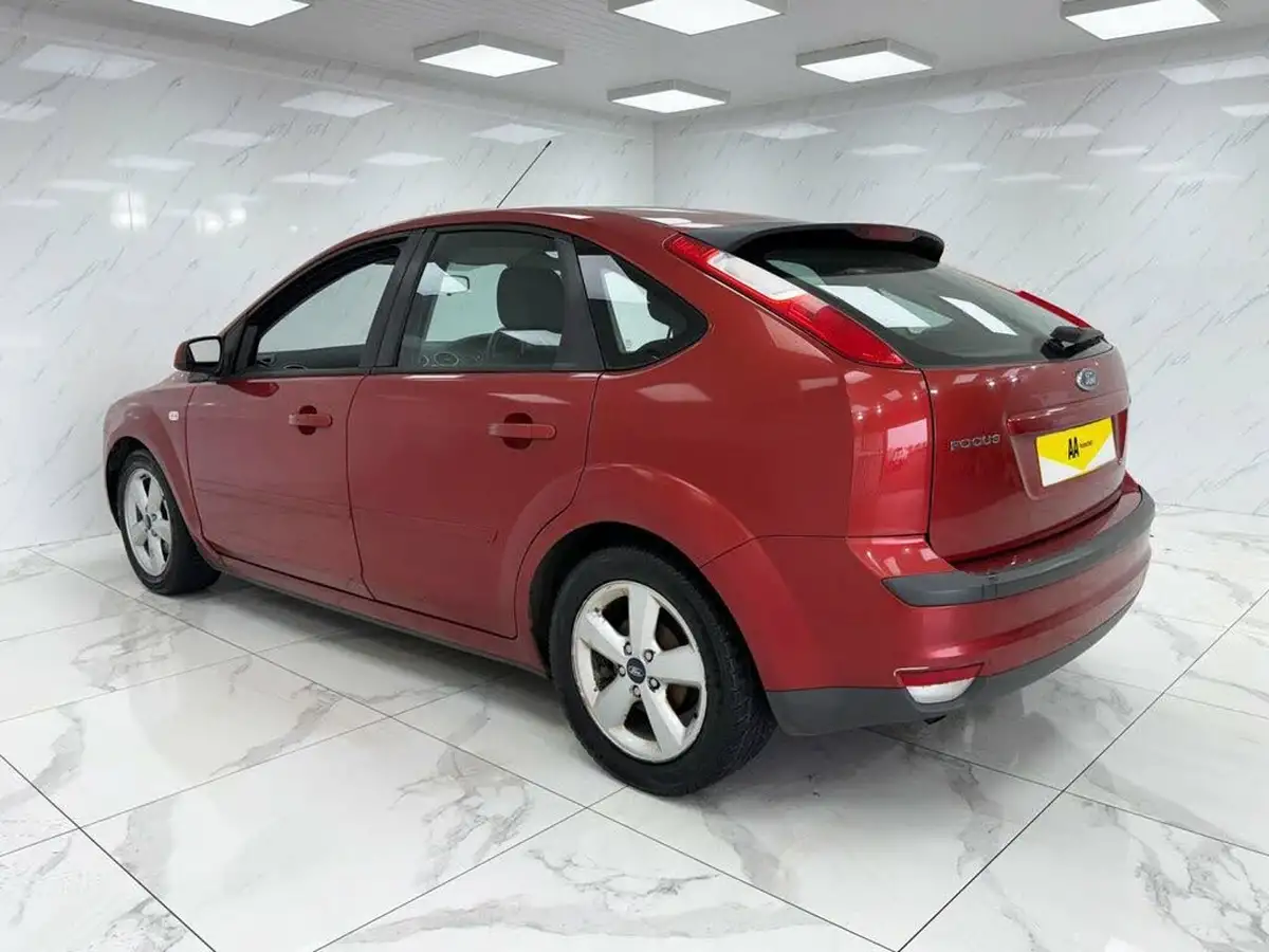 2007-ford-focus-16-zetec-climate-100ps-hatchback-5d-auto-big-6