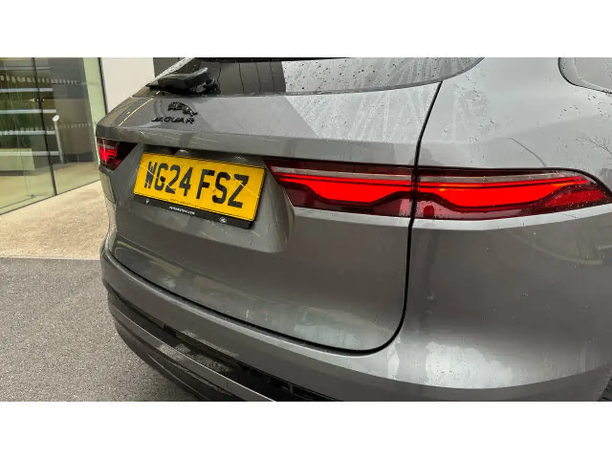 2024-jaguar-f-pace-20-d200-r-dynamic-hse-black-big-25