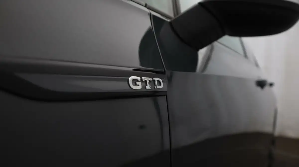 2021-volkswagen-golf-20tdi-gtd-big-21