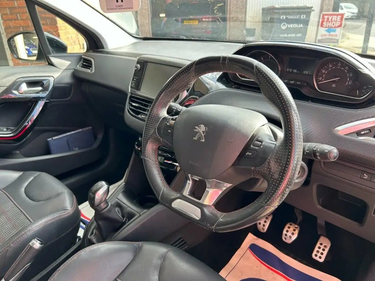 2016-peugeot-208-16bluehdi-gt-line-100bhp-non-ss-3d-big-10