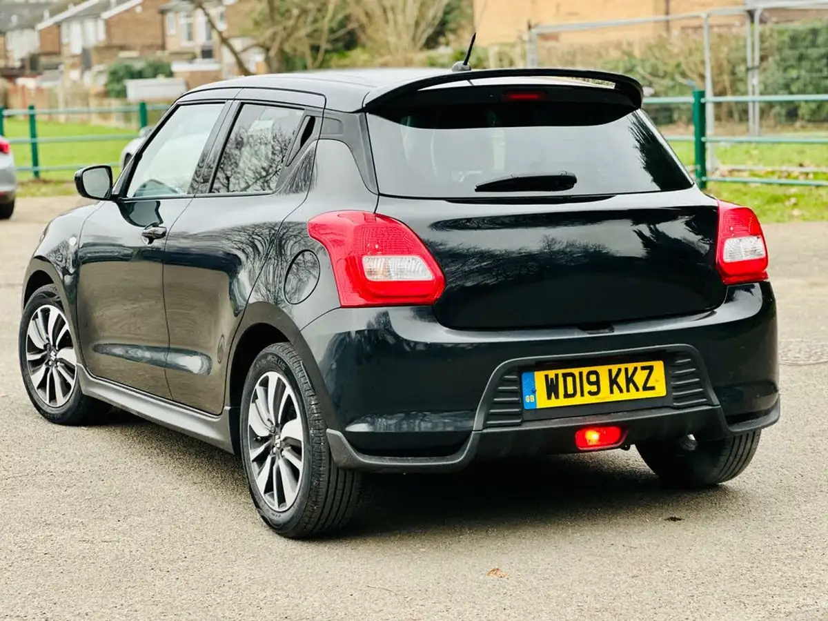 2019-suzuki-swift-12-dualjet-attitude-big-39