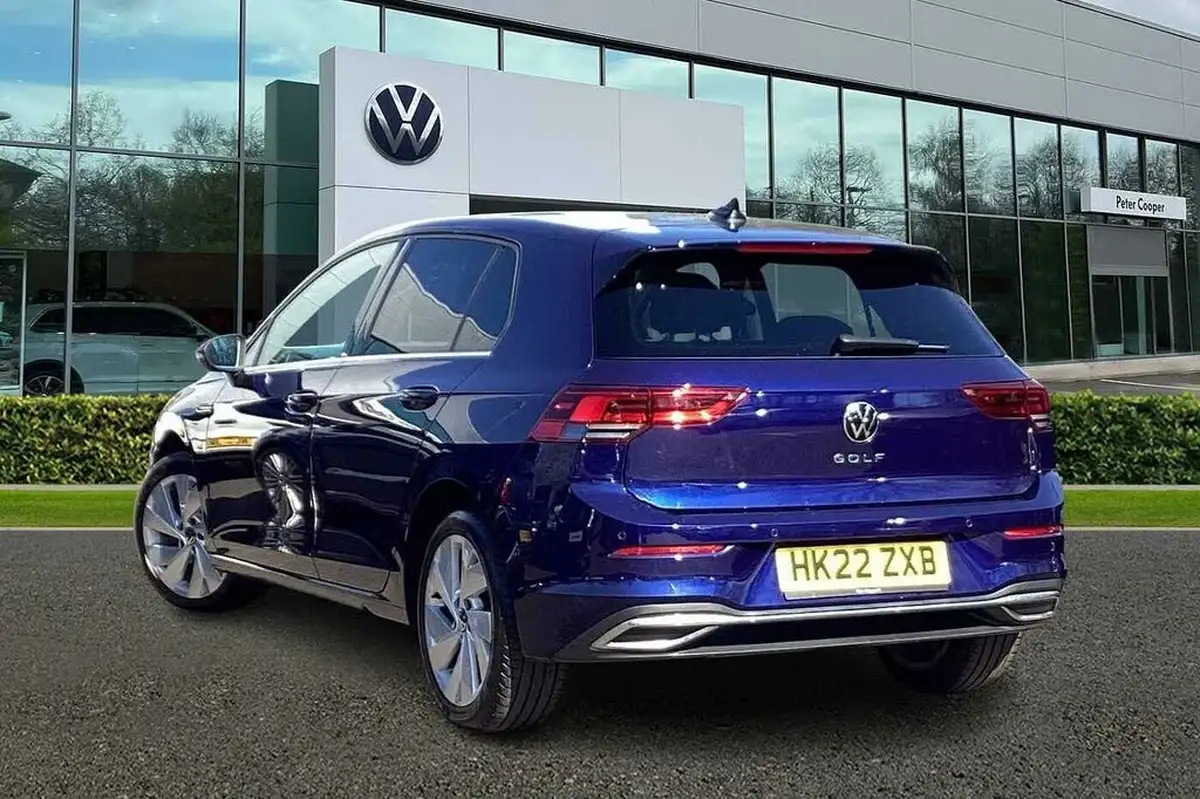2022-volkswagen-golf-15-tsi-style-130ps-hatchback-big-2