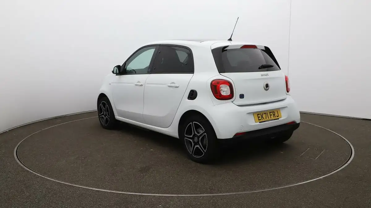 2021-smart-forfour-eq-premium-big-61