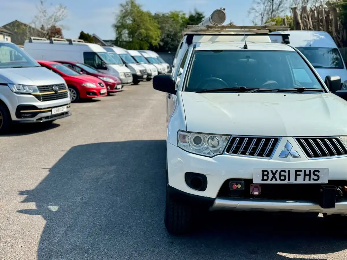2011-mitsubishi-l200-25td-4work-club-big-2