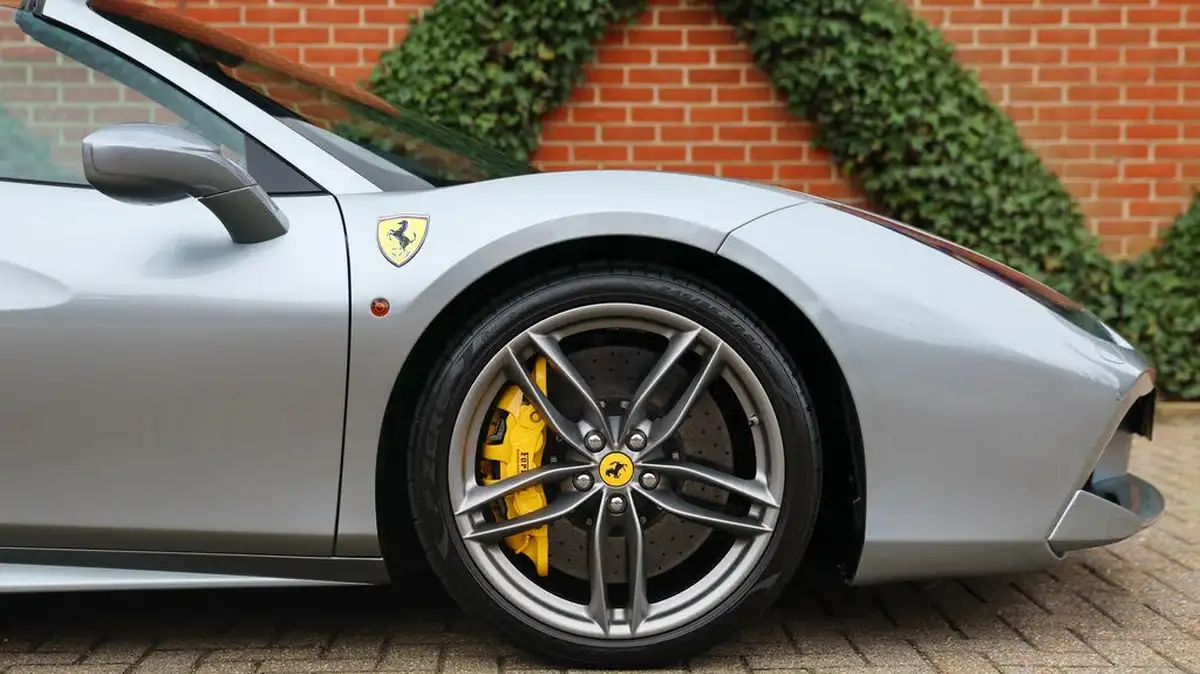 2016-ferrari-488-39-488-spider-big-28