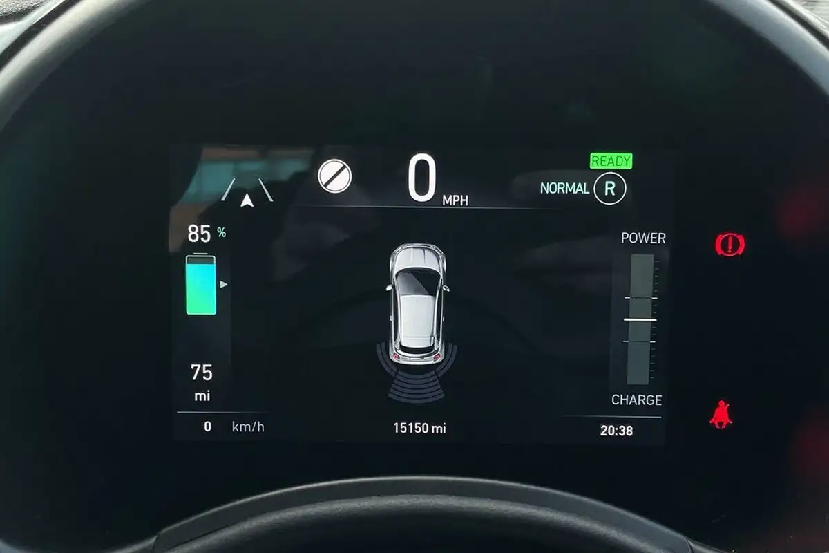 2022-fiat-500-e-action-big-36