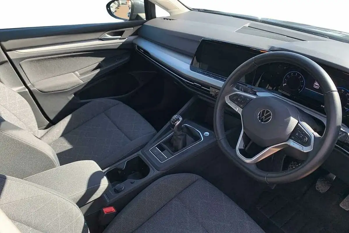 2022-volkswagen-golf-15-tsi-life-150ps-hatchback-big-5