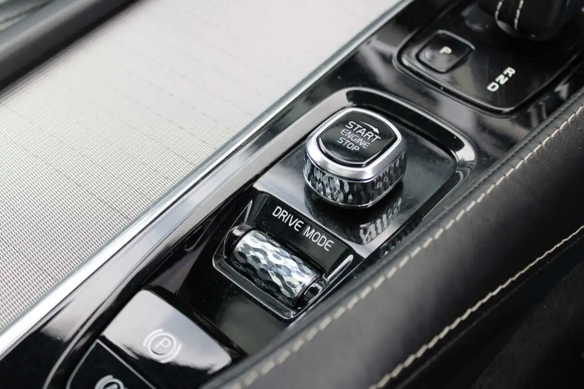 2019-volvo-xc90-20-t8-r-design-pro-390bhp-big-29