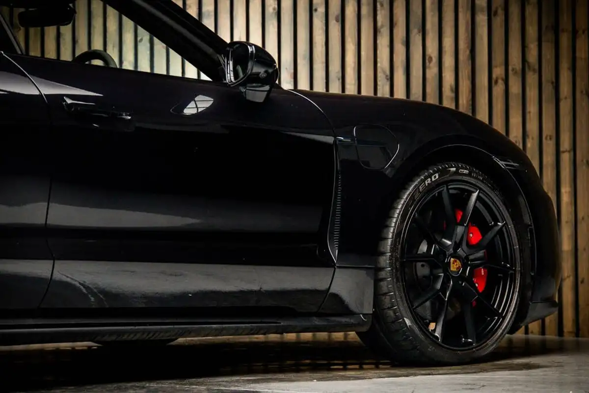 2023-porsche-taycan-e-gts-sport-turismo-big-13