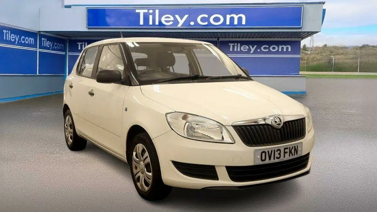 2013-skoda-fabia-12-12v-s-hatchback-1198cc-big-0