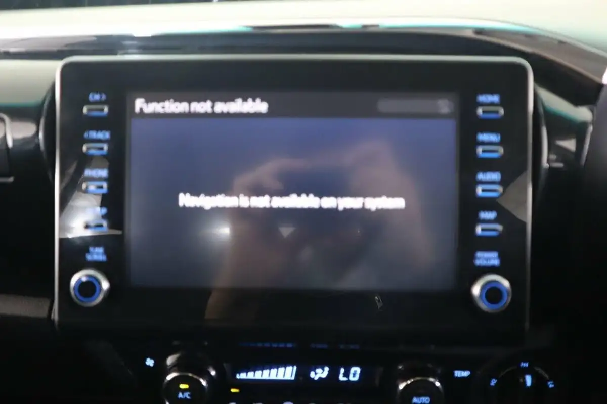 2021-toyota-hi-lux-28d-4d-invincible-204hpeu6d-auto-big-28