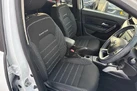 2022-dacia-duster-09-tce-prestige-small-36