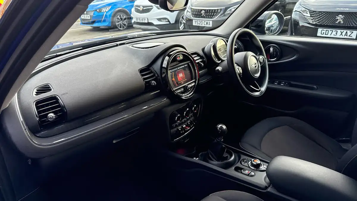 2020-mini-clubman-15-cooper-classic-big-11