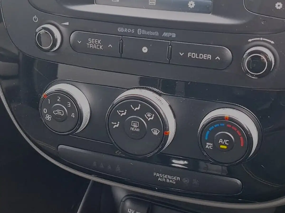 2016-kia-soul-16crdi-connect-big-15