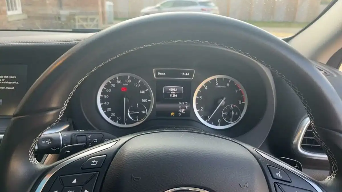 2018-infiniti-q30-16-luxe-122ps-city-black-big-5