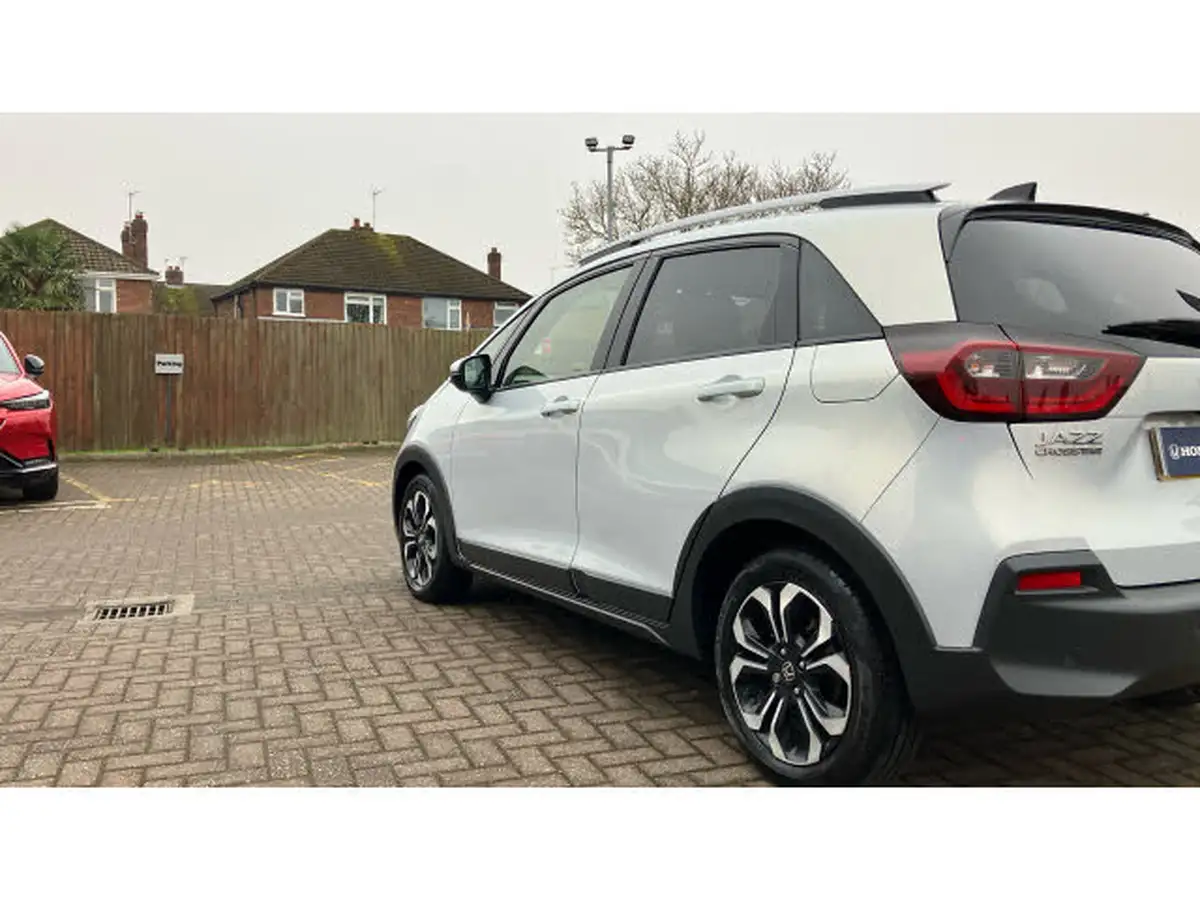 2021-honda-jazz-15-i-mmd-crosstar-ex-109ps-two-tone-big-14