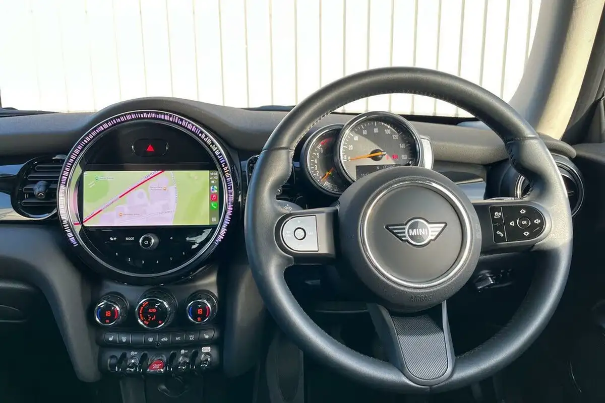 2022-mini-cooper-20-cooper-s-classic-hatchback-3d-big-33