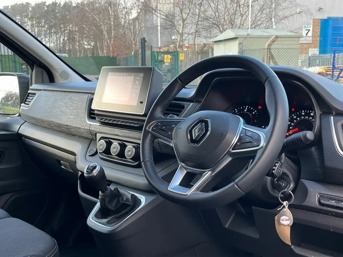 2023-renault-trafic-20dci-ll30-130-sport-big-4