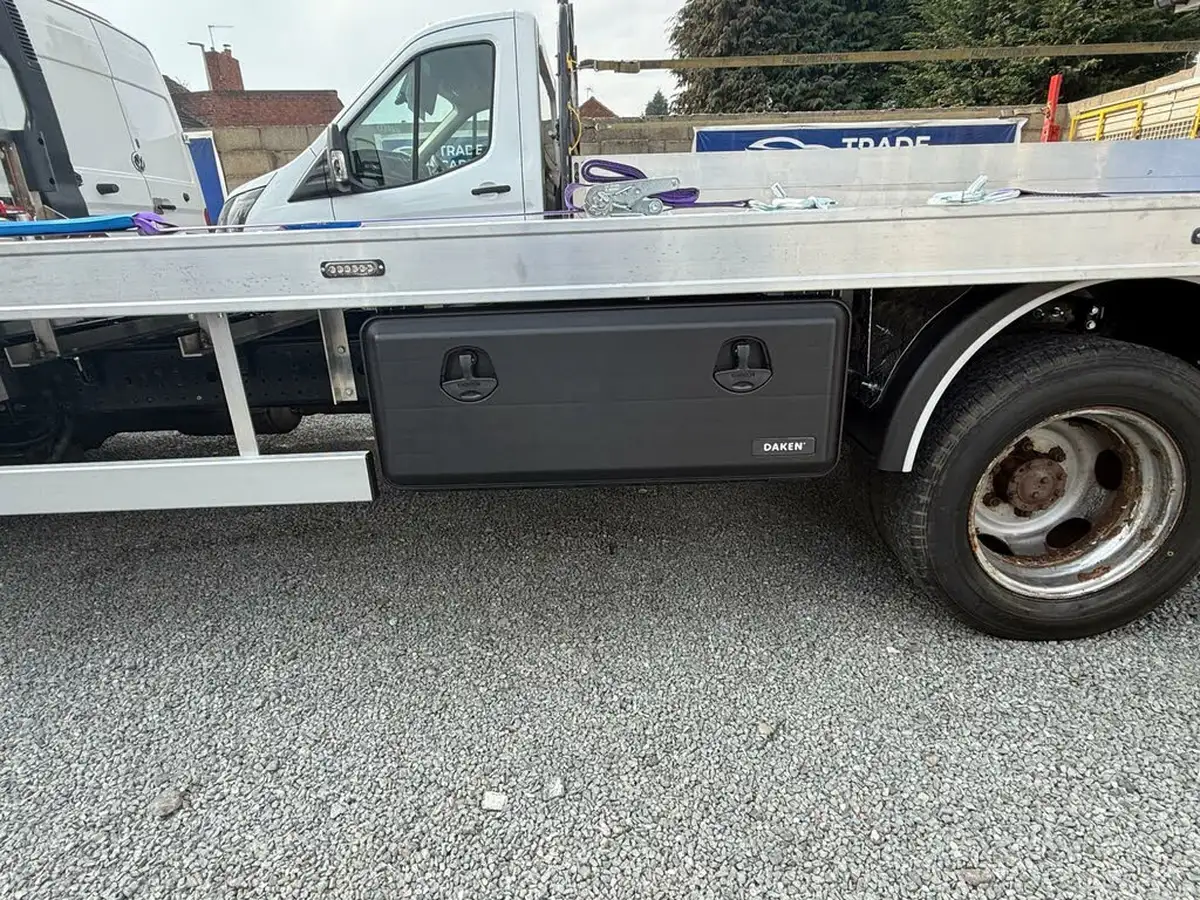2017-mitsubishi-fuso-canter-30td-3c13-eev-chassis-cab-big-9