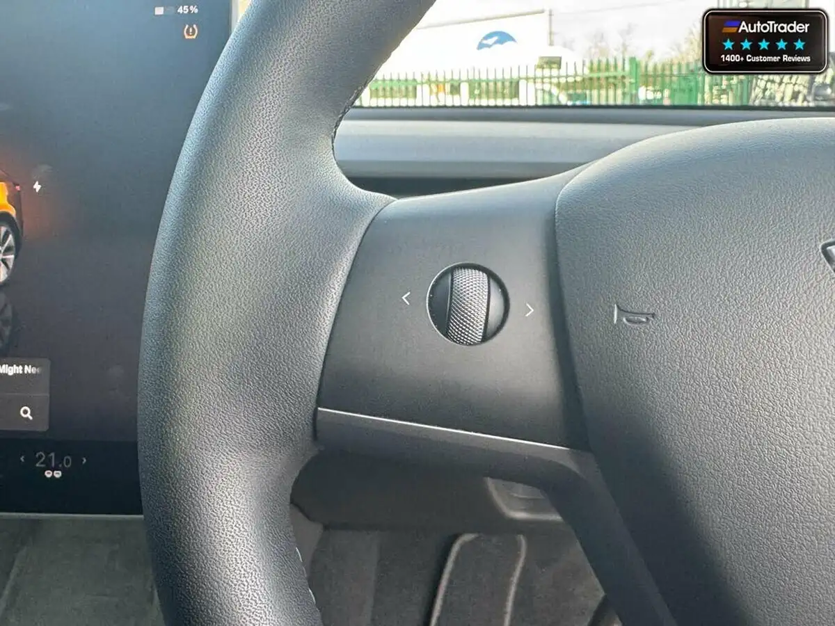 2022-tesla-model-y-e-long-range-big-10