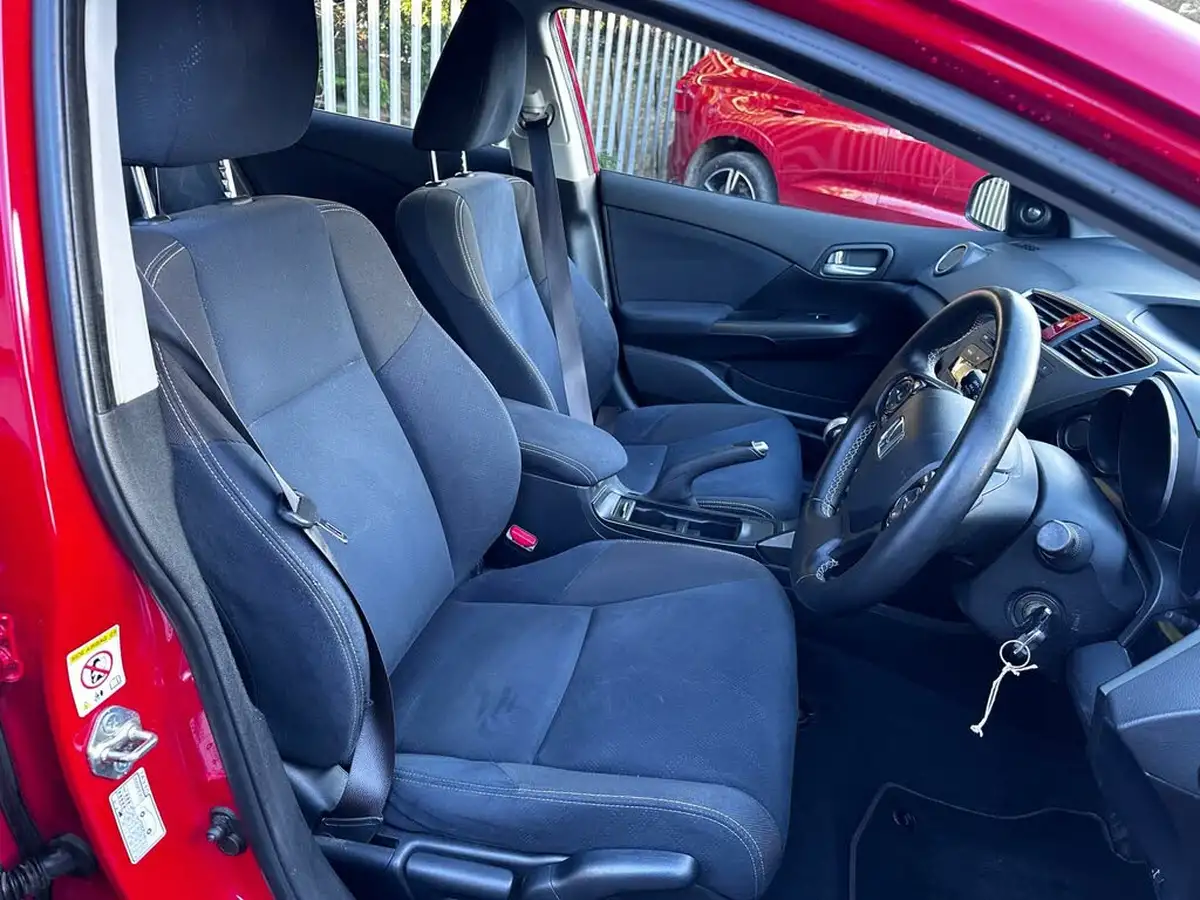 2014-honda-civic-16td-se-plus-hatchback-big-14