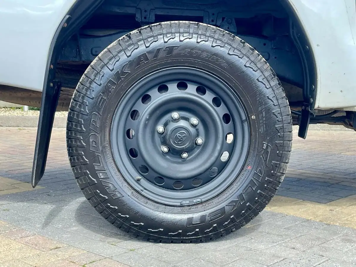 2021-toyota-hi-lux-24d-4d-active-150hpeu6dt-e-double-pick-up-big-56