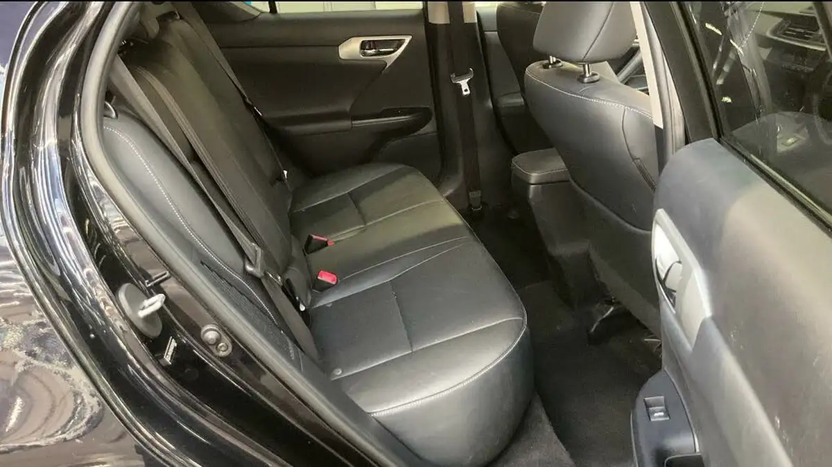 2011-lexus-ct-200h-18-se-l-premier-big-7